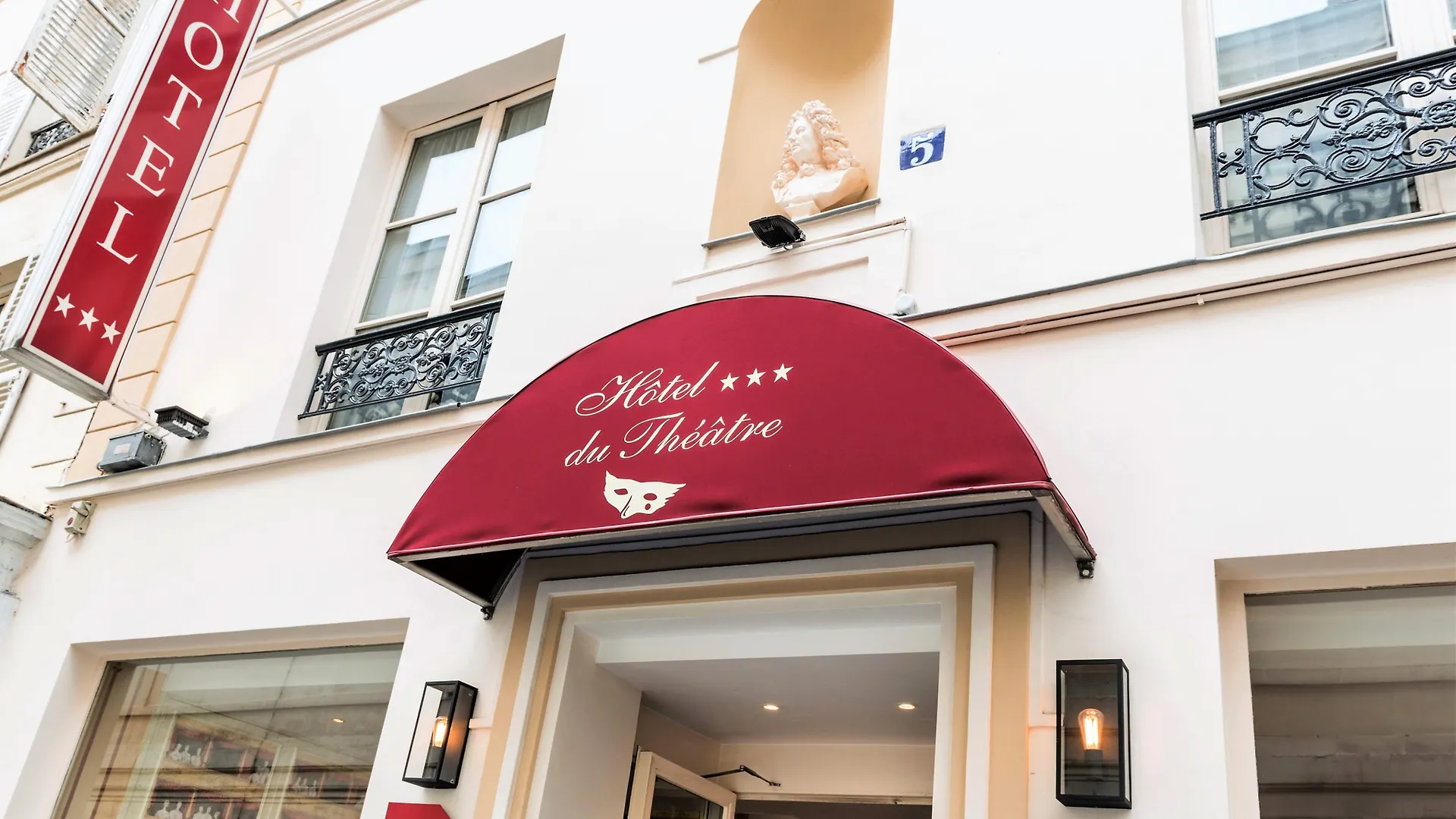 Hotel Du Theatre By Patrick Hayat location